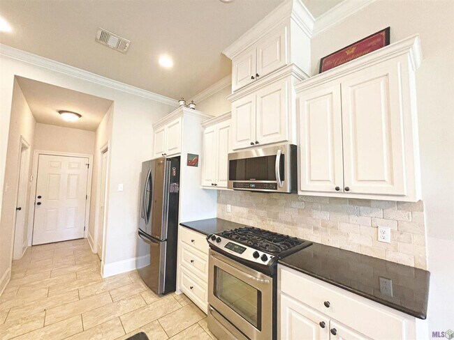 Building Photo - 3 Bedroom House in Gated Community| Community Pool