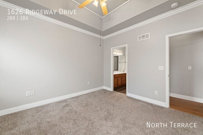 Building Photo - ? Gorgeous 2-Bedroom Townhome with a Huge ...