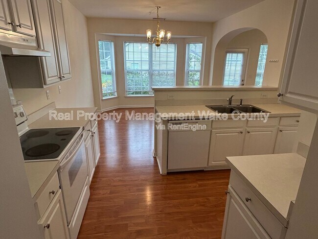 Building Photo - 2500 Valley Haven Dr