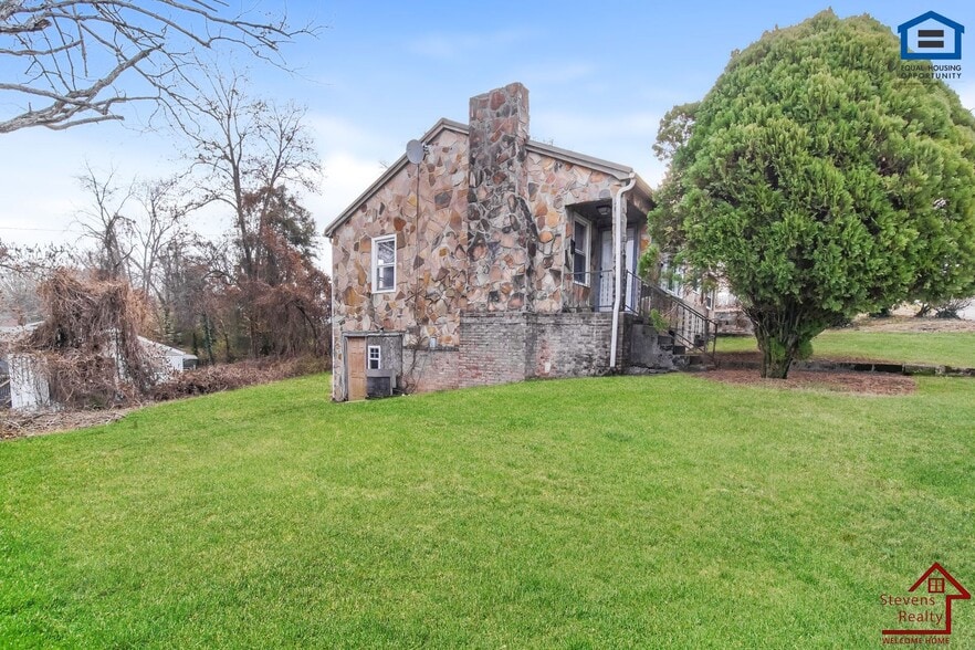 Building Photo - 3600 Selma Ave