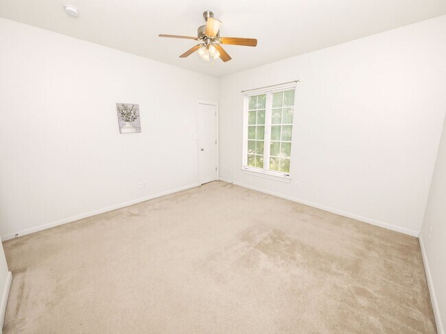 Building Photo - 2 bedroom Townhouse at Lake Beau Pre