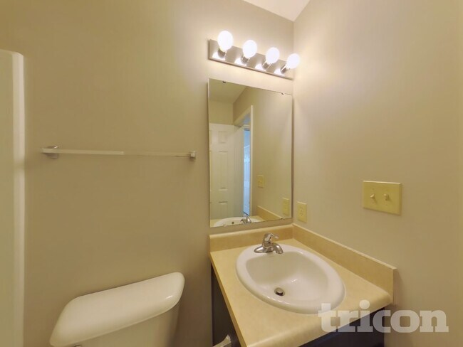 Building Photo - 949 Knox Dr