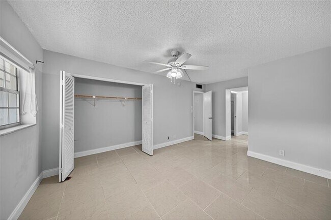 Building Photo - 3090 N Course Dr
