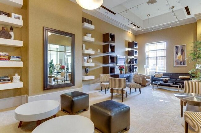 Building Photo - 309 Holland Ln