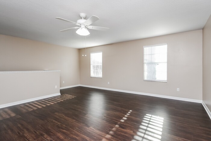 Building Photo - 2420 Plantation Oak Dr
