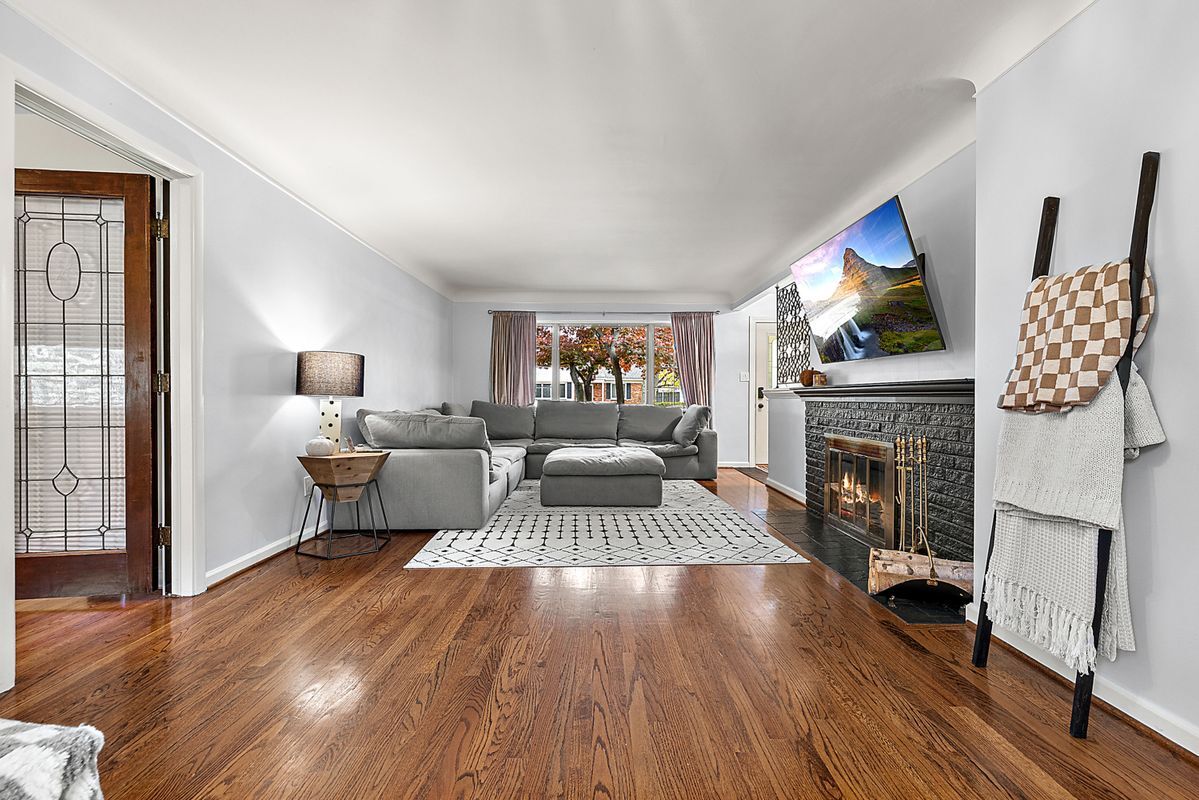 Building Photo - 2432 Hawkins Ave