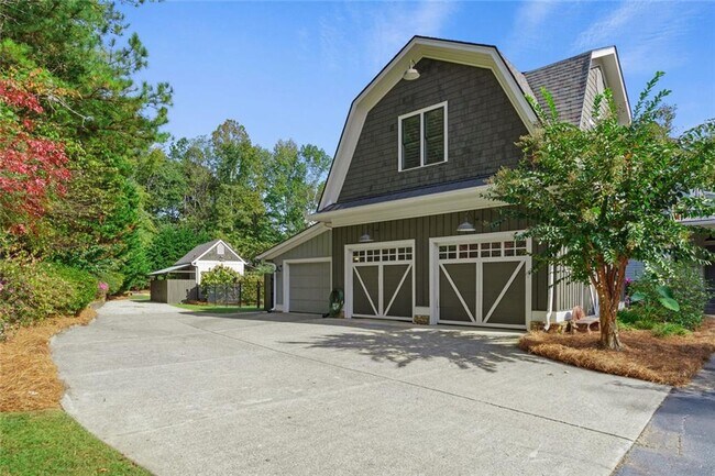 Building Photo - 390 Hembree Rd