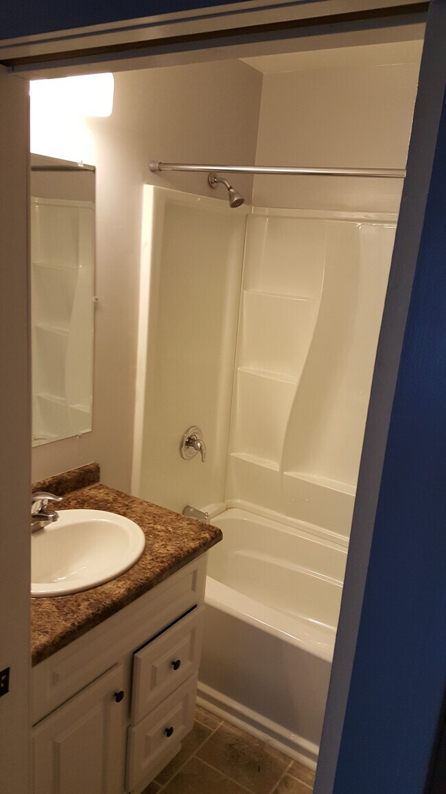 Building Photo - 710 Mahlon St