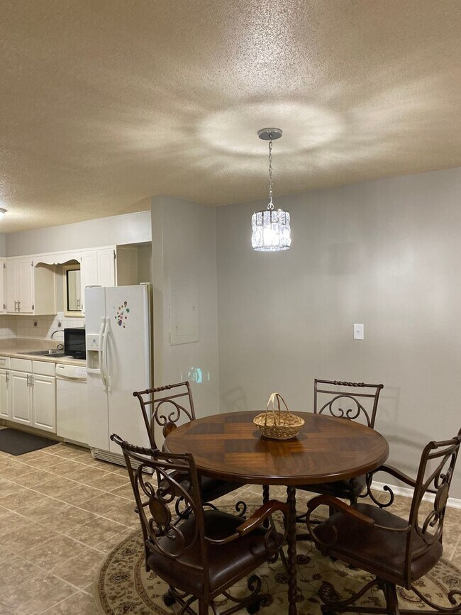 Building Photo - 5014 Flint Ridge Pl