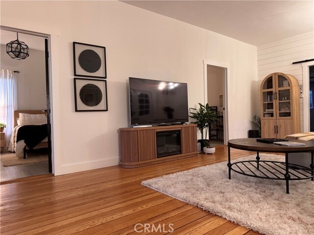 Building Photo - 323 W 18th St