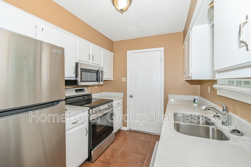 Building Photo - 7391 Hollorn Ln