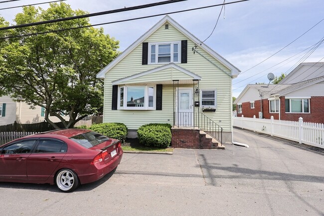 Building Photo - 115 Charger St