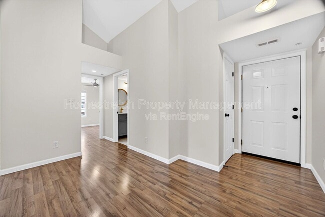 Building Photo - 531 Saravalle Dr