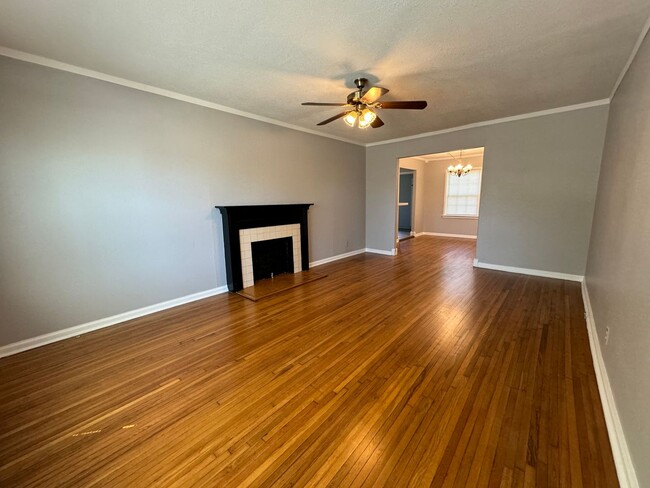 Building Photo - Beautiful 2 bedroom 1 bath home!