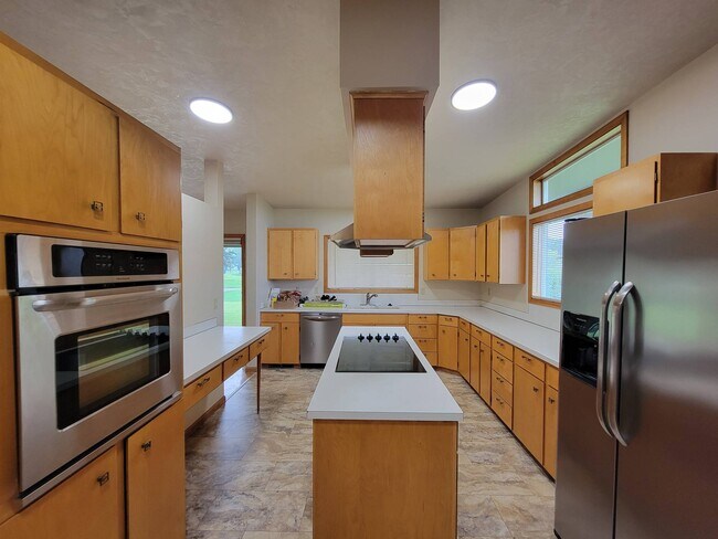Building Photo - 305 N Quincy Pl