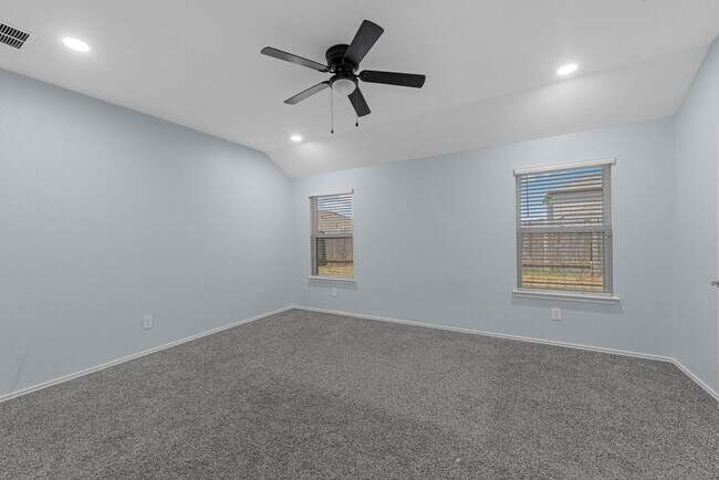 Building Photo - 15223 Mayflower St