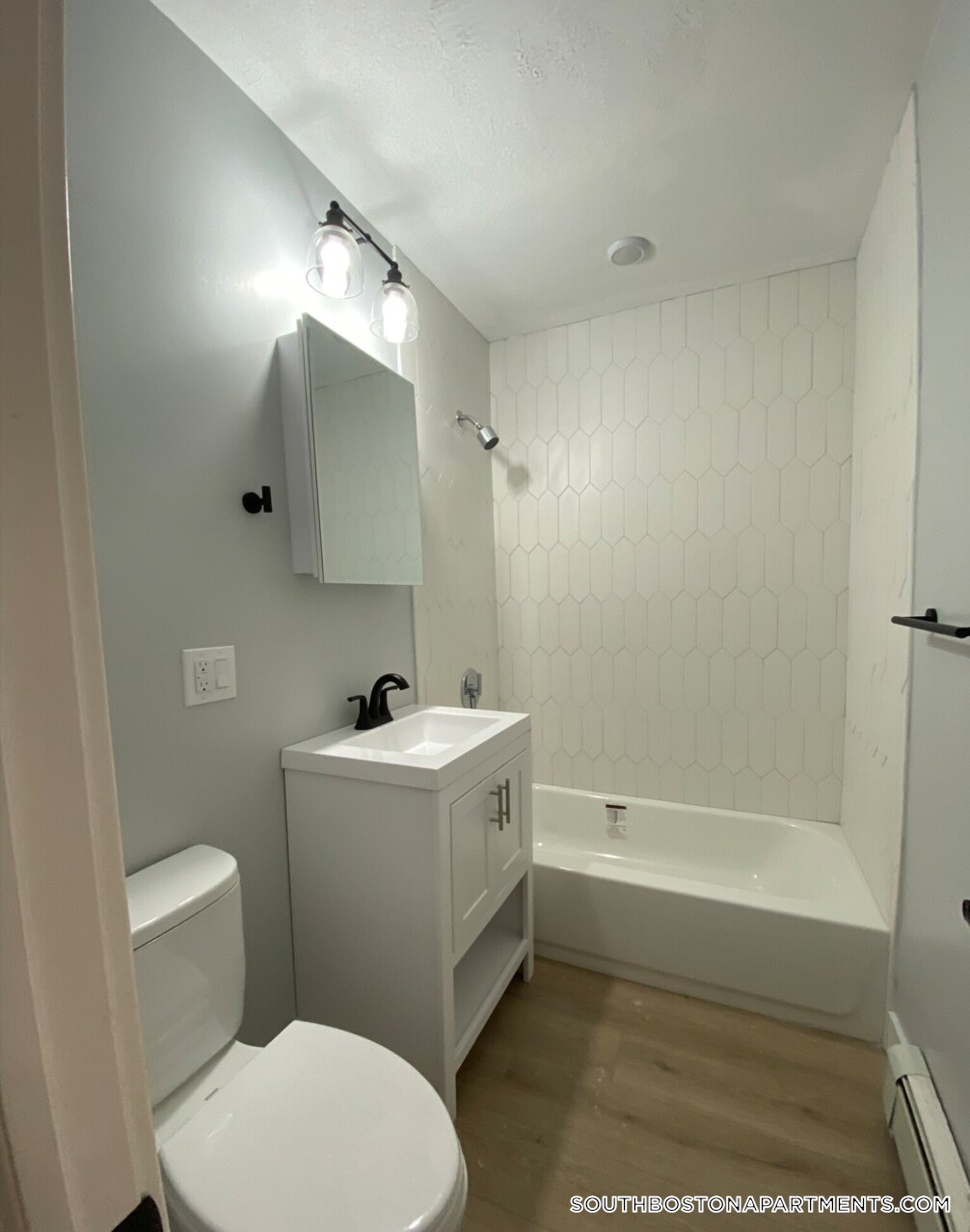 Building Photo - 741 E 6th St