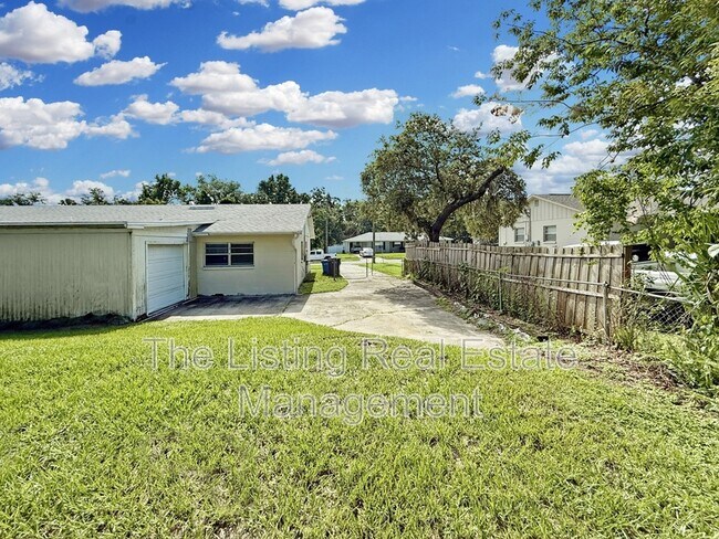 Building Photo - 6805 Mathers Ln