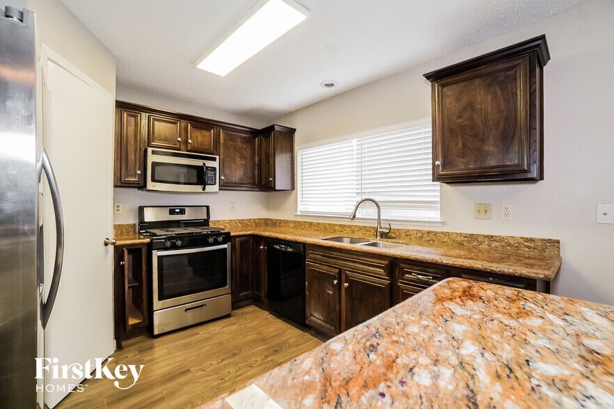 Building Photo - 12234 Yearling Dr