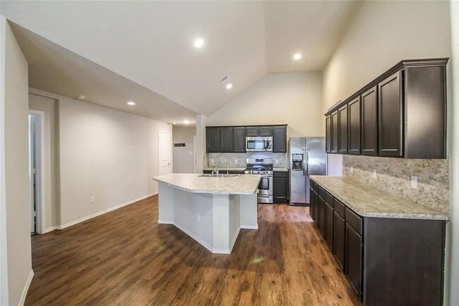 Building Photo - 14086 Lake Cres Dr