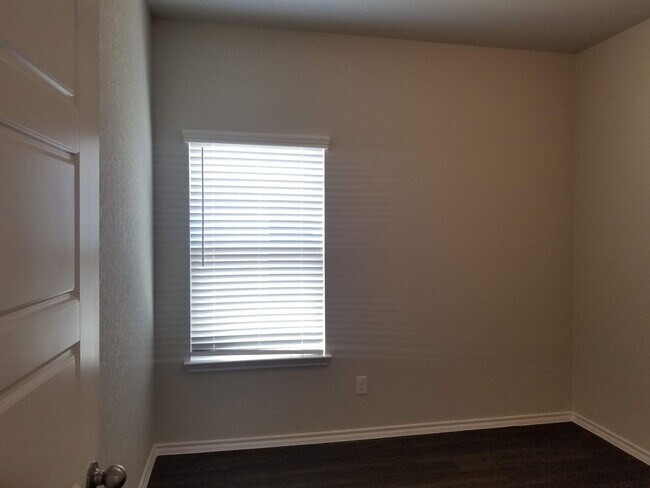 Building Photo - Gorgeous 1 story 4 bedroom Rental!