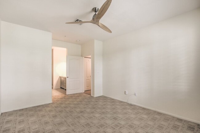 Building Photo - BEAUTIFUL SUMMERLIN CONDO OVERLOOKING THE ...