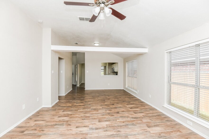 Building Photo - 10217 Cypress Hills Dr