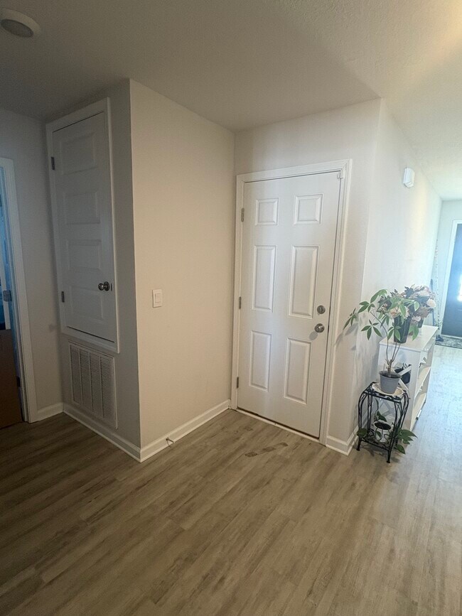 Building Photo - 6469 Bellavia Ln