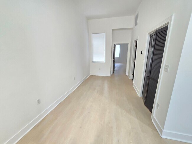 Building Photo - 1012 W Lanvale St