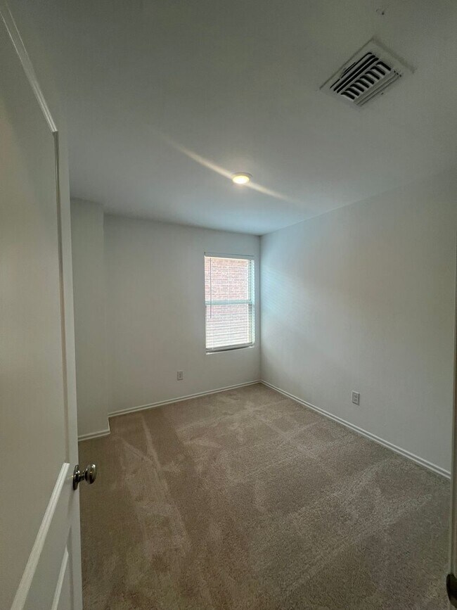 Building Photo - REDUCED RENT!!! Available Now! 4-Bedroom, 3-bath home in OKC!