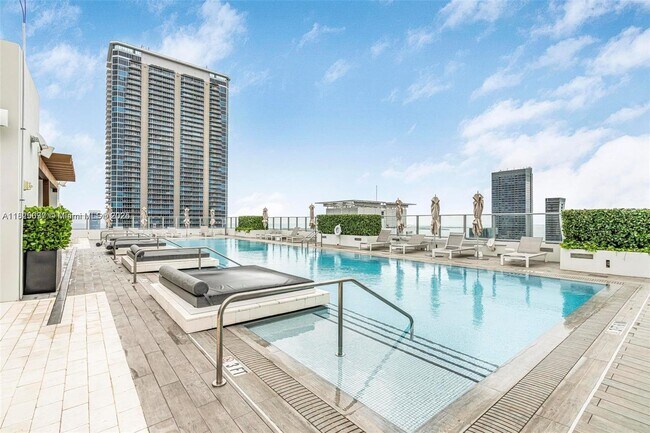 Building Photo - 1010 Brickell Ave