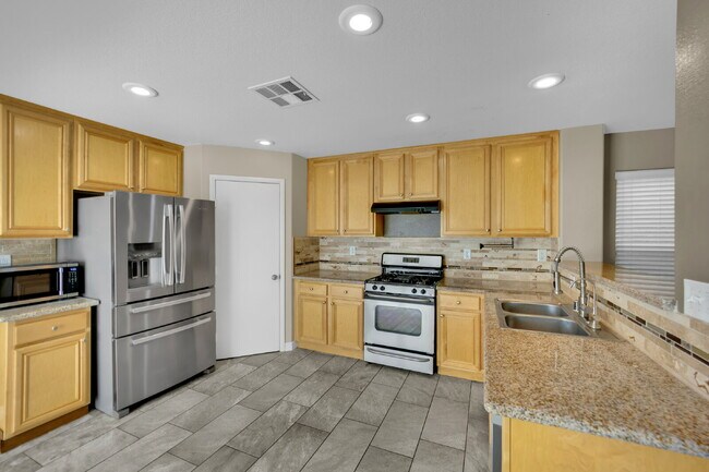 Building Photo - LOCATION IS KEY FOR SHOPPING AND SOCIALIZING