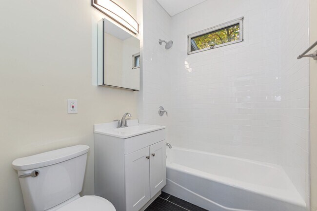 Building Photo - 3Br/1Bth in GREAT location in Brighton's Oak Sq.! Shops, restaurants. Laundry IN UNIT!