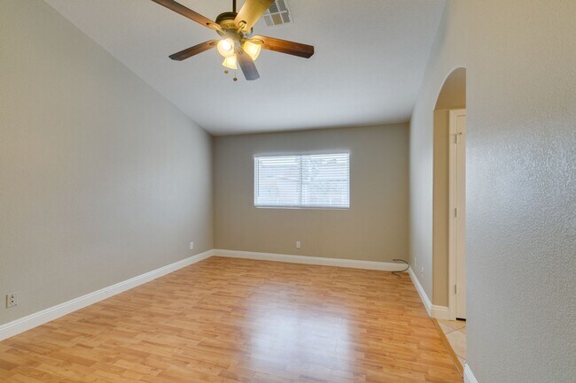 Building Photo - 437 Waterwheel Falls Dr