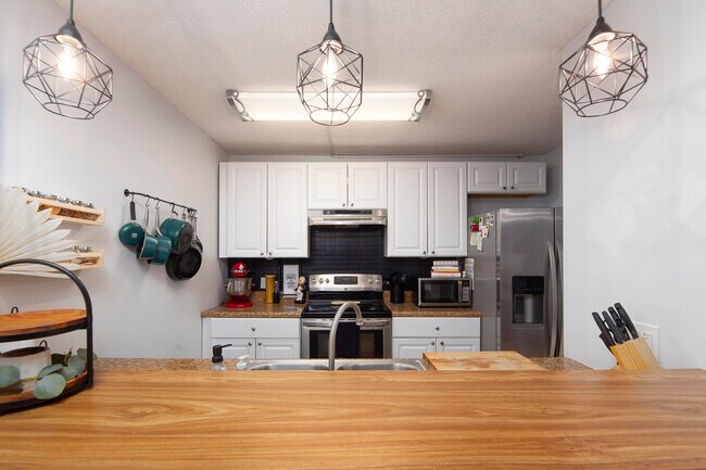 Building Photo - 2980 SW Sunset Trace Cir