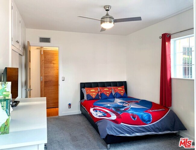 Building Photo - 6840 Orion Ave