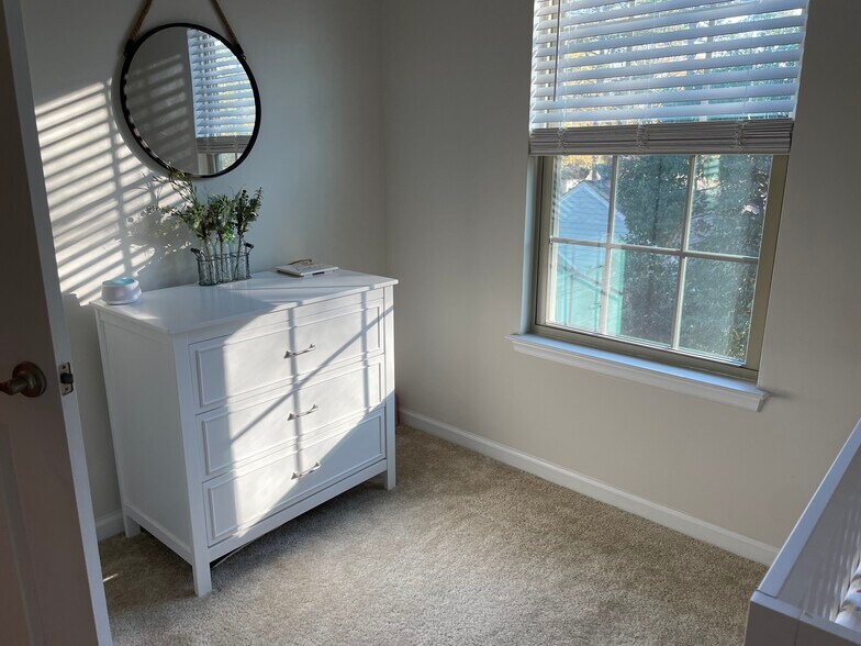 Building Photo - 1228 Queen Lyon Ct