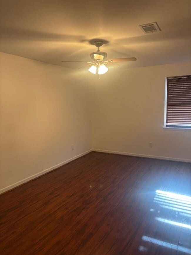 Building Photo - Let us welcome you home! Now available to rent!