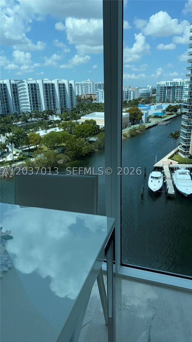Building Photo - 3370 Hidden Bay Dr