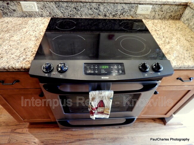 Building Photo - 402 S Gay St