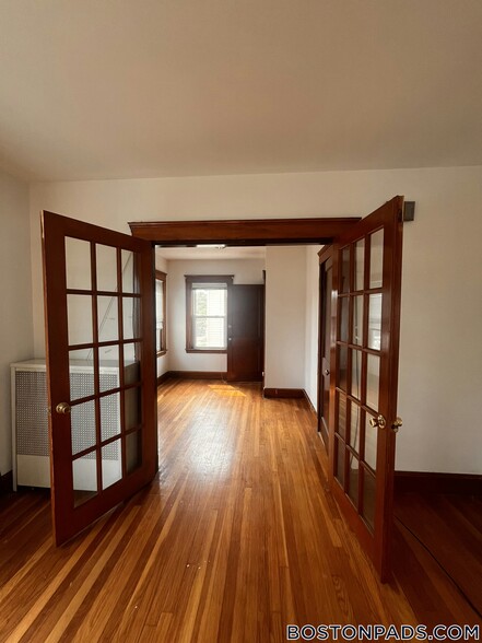 Building Photo - 468-470 Gallivan Boulevard