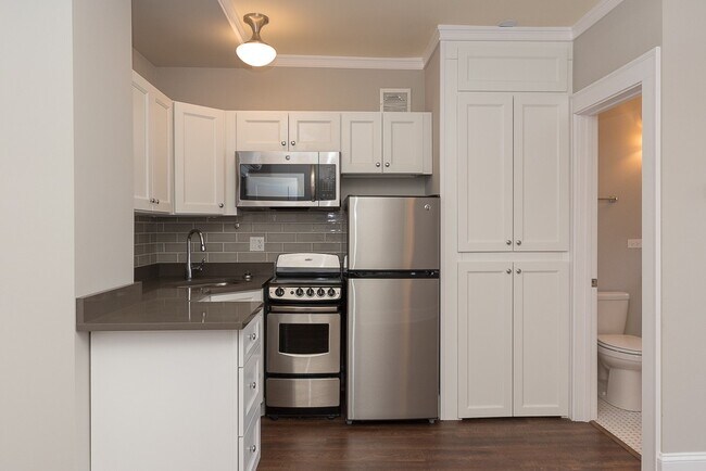 Building Photo - 817 W Lakeside Pl