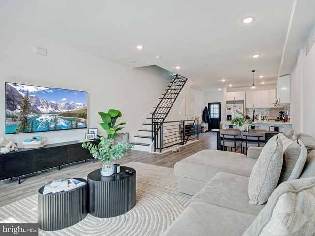 Building Photo - 1931 Colonial St