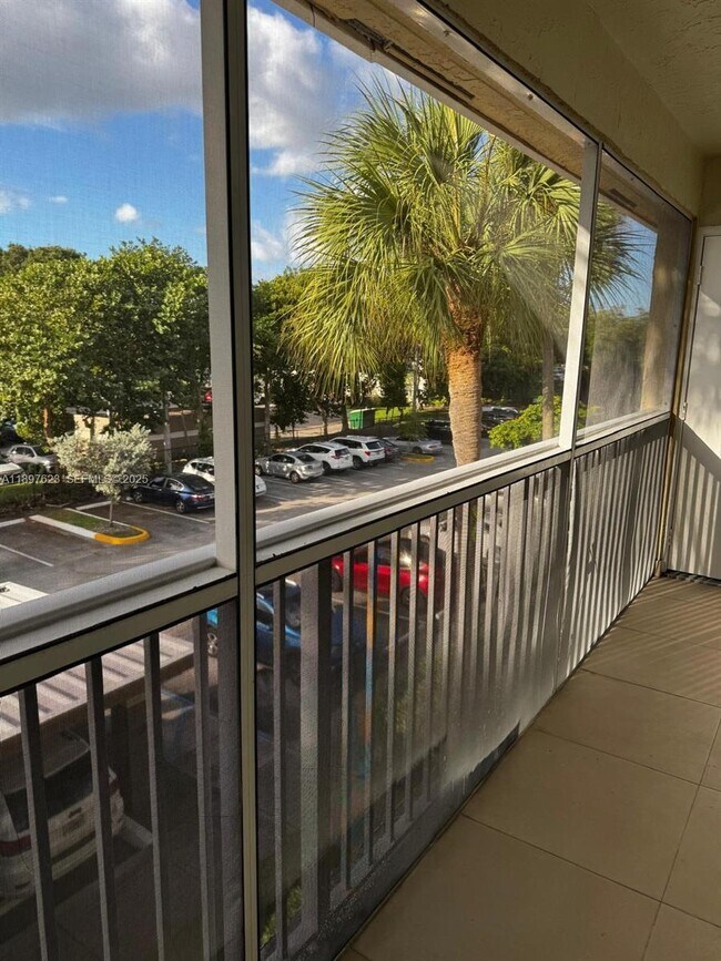 Building Photo - 450 S Park Rd