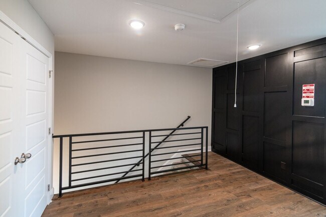 Building Photo - Contemporary 3-Bedroom Beauty with Walk-In Closet and Tile Shower Retreat