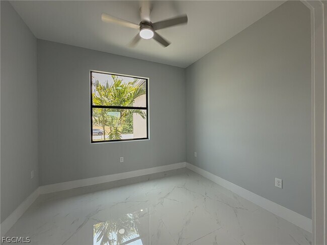 Building Photo - 417 Paddock St