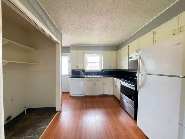 Building Photo - 5339 S Hutchinson Ct