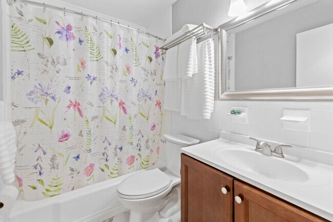 Building Photo - 3BR/1.5BA HOUSE