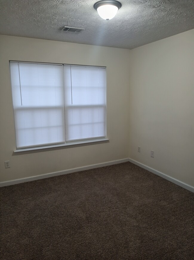 Building Photo - 685 Georgetown Ln