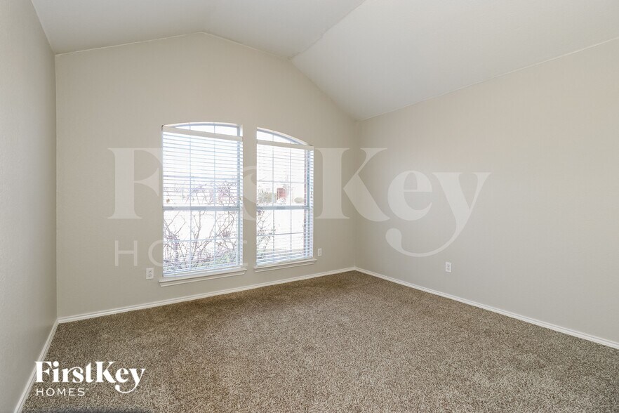 Building Photo - 614 Jamie Ln